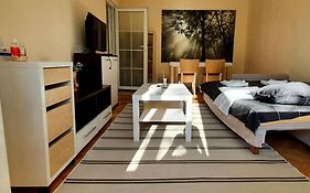 Between Parks - King Bed - Central - Football Field